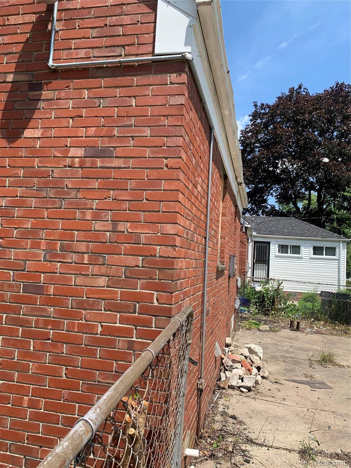 8890 Evergreen Road Detroit, MI 48228 - Photo 5 of 26 Photo Jun 29, 12 21 37 PM.jpg