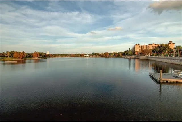 a view of a lake with houses in back