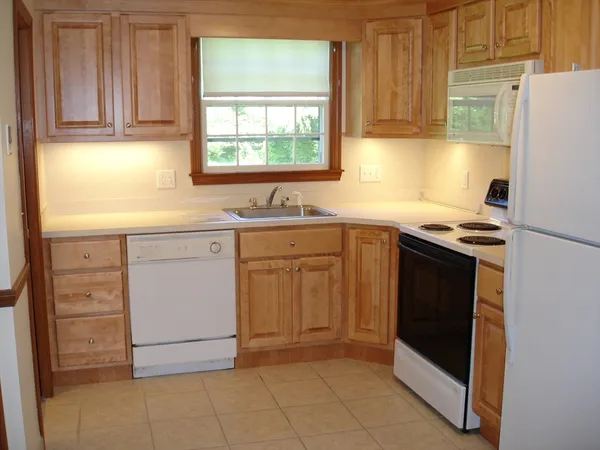 $3,700 | 8 B Schaller Street, Unit 8B, Wellesley, MA 02482