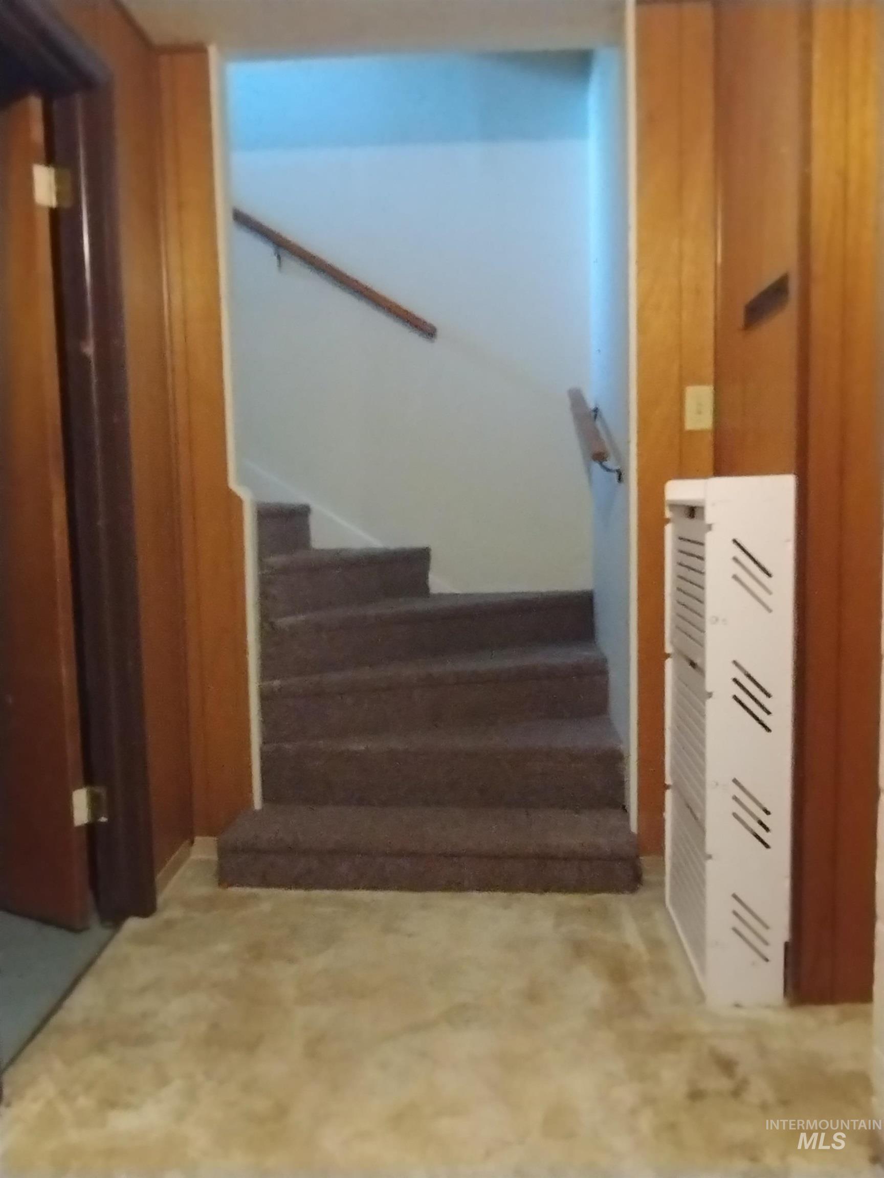 1298 East 2nd Street Weiser, ID 83672 - Photo 20 of 34 View of stairway