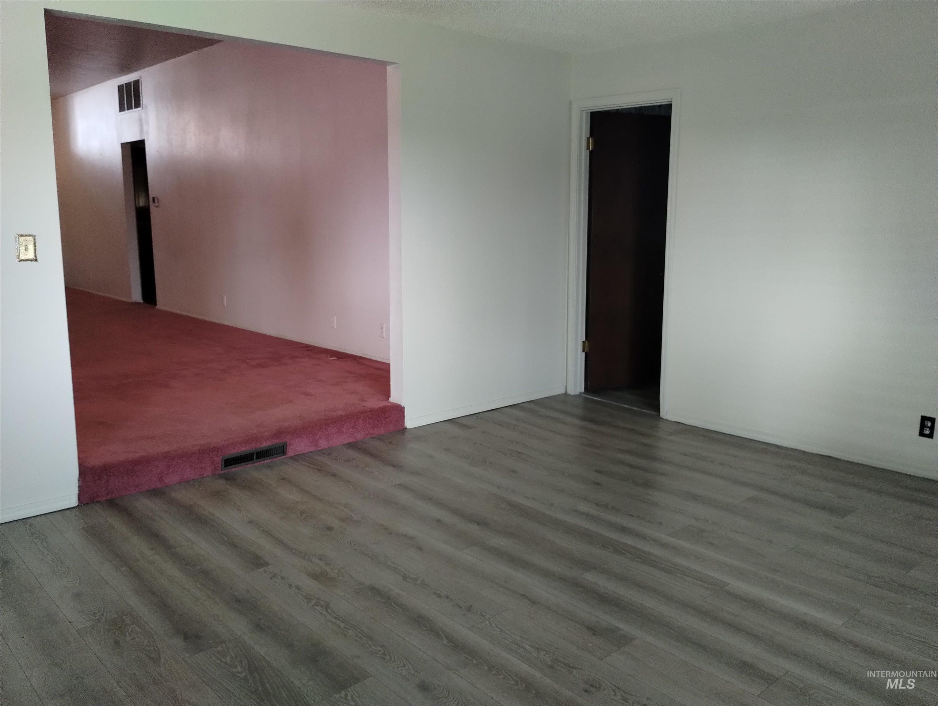 1298 East 2nd Street Weiser, ID 83672 - Photo 10 of 34 den off living room