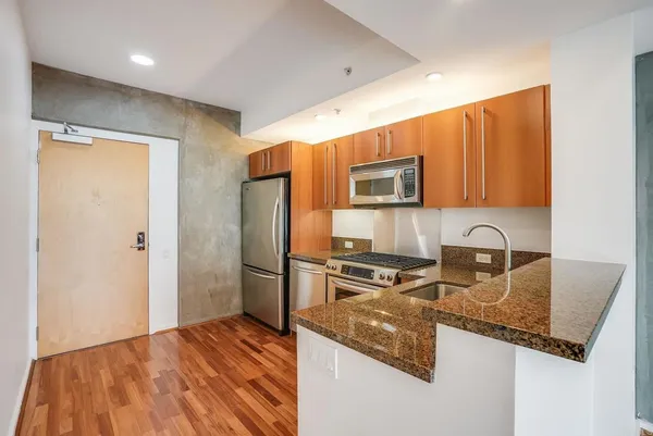 $2,800 | 321 Tenth Avenue, Unit 1303, San Diego, CA 92101