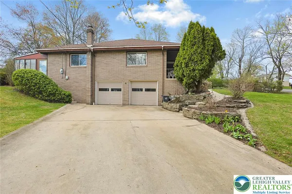 $415,000 | 7 Ardmore Avenue, Tamaqua, PA 18252