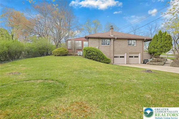 $415,000 | 7 Ardmore Avenue, Tamaqua, PA 18252