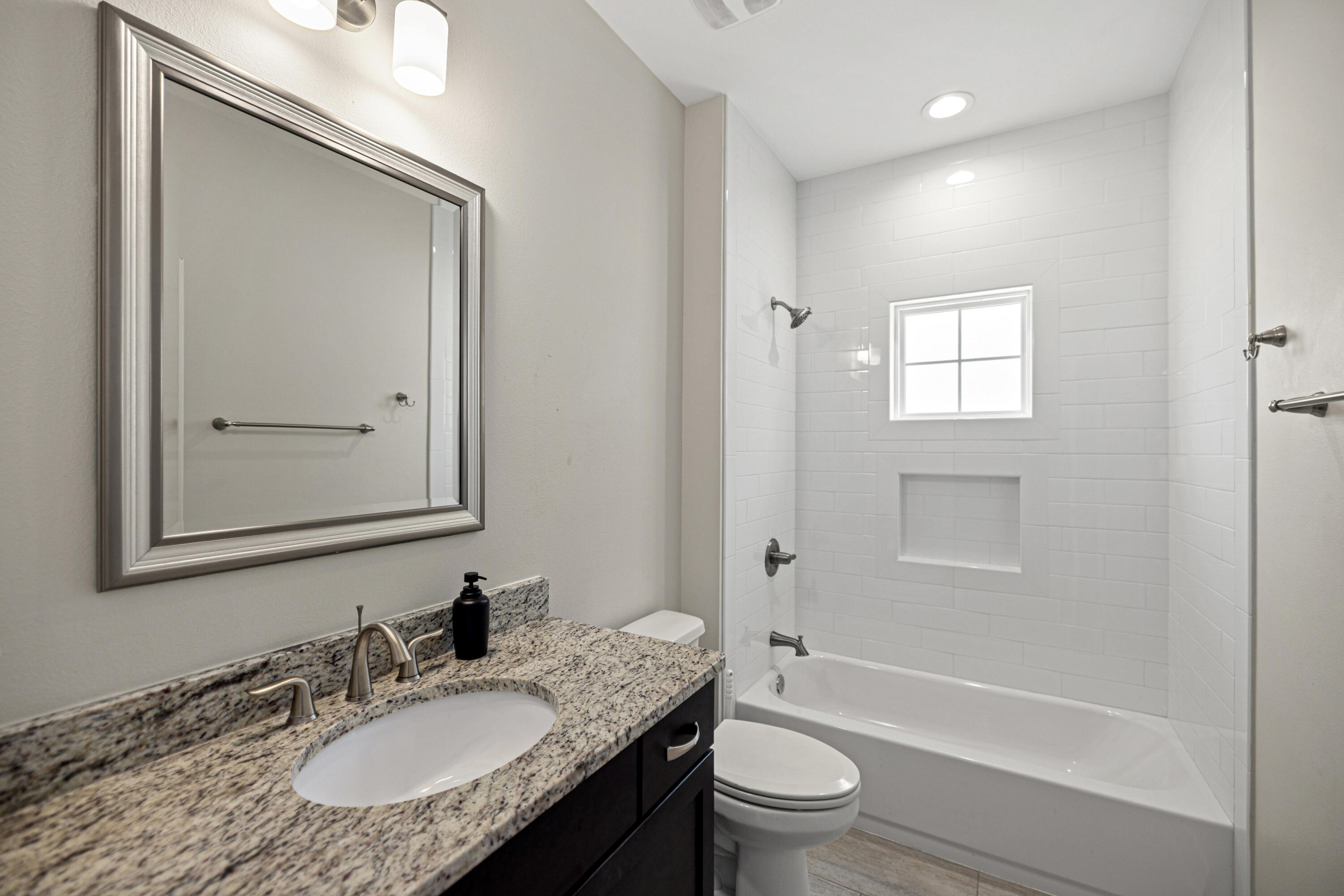 1170 Deer Moss Loop Niceville, FL 32578 - Photo 25 of 73 Bathroom