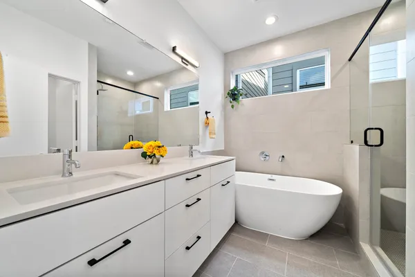 $2,800 | 1406 Valentine Street, Unit A, Houston, TX 77019