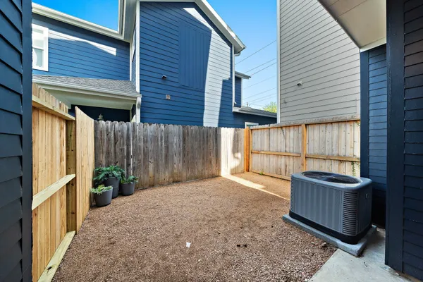 $2,800 | 1406 Valentine Street, Unit A, Houston, TX 77019