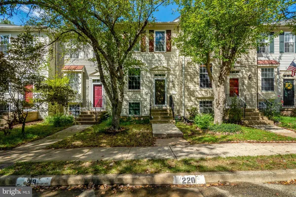 $2,700 | 6586 Skylemar Trail, Centreville, VA 20121