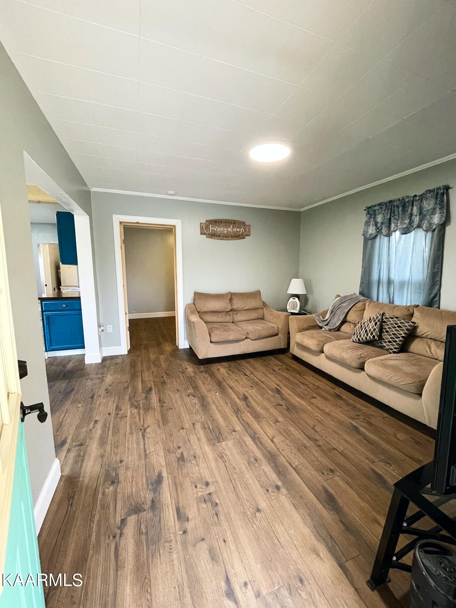957 West Creston Road Crossville, TN 38571 - Photo 3 of 39 a bedroom with furniture and window