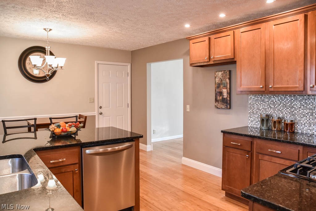 4612 Venus Road Uniontown, OH 44685 - Photo 6 of 21 Gorgeous granite countertops!