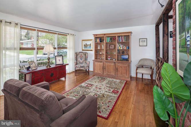 3404 May Street Silver Spring, MD 20906 - Photo 5 of 30 Living Room