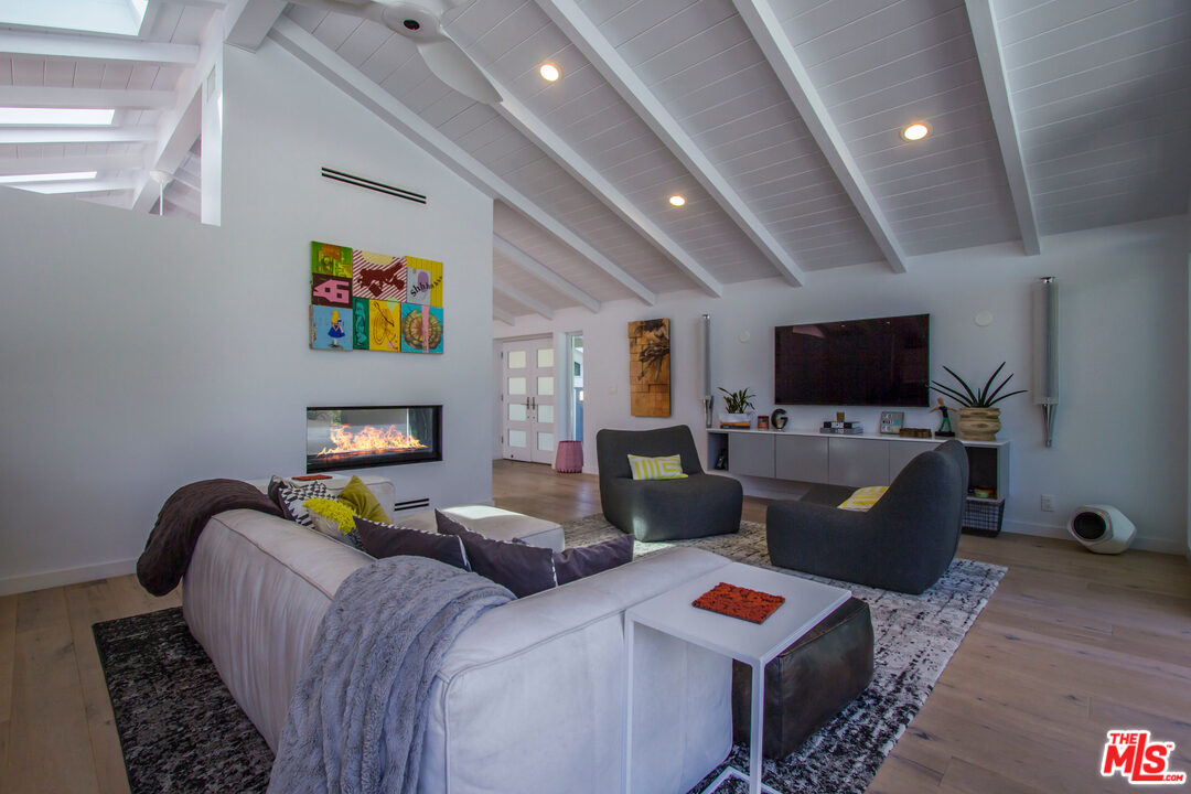 24355 Little Valley Road Hidden Hills, CA 91302 - Photo 14 of 45 Gallery Image 14
