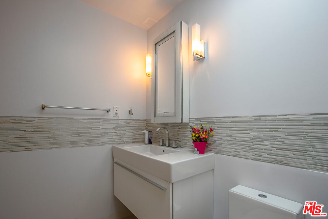 24355 Little Valley Road Hidden Hills, CA 91302 - Photo 27 of 45 Gallery Image 27