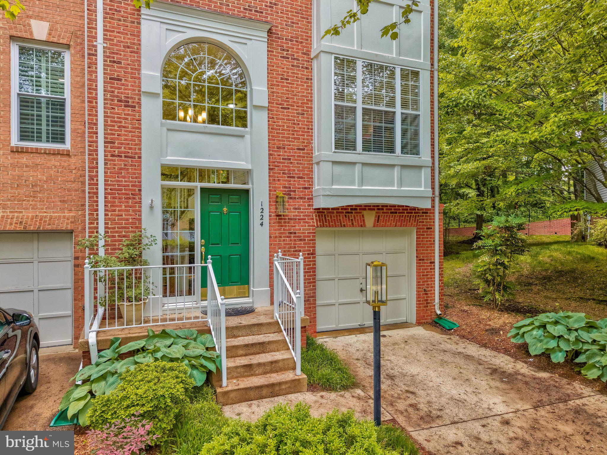 1224 Wild Hawthorn Way Reston, VA 20194 - Photo 3 of 71 End Unit with 3-Level Bumpout