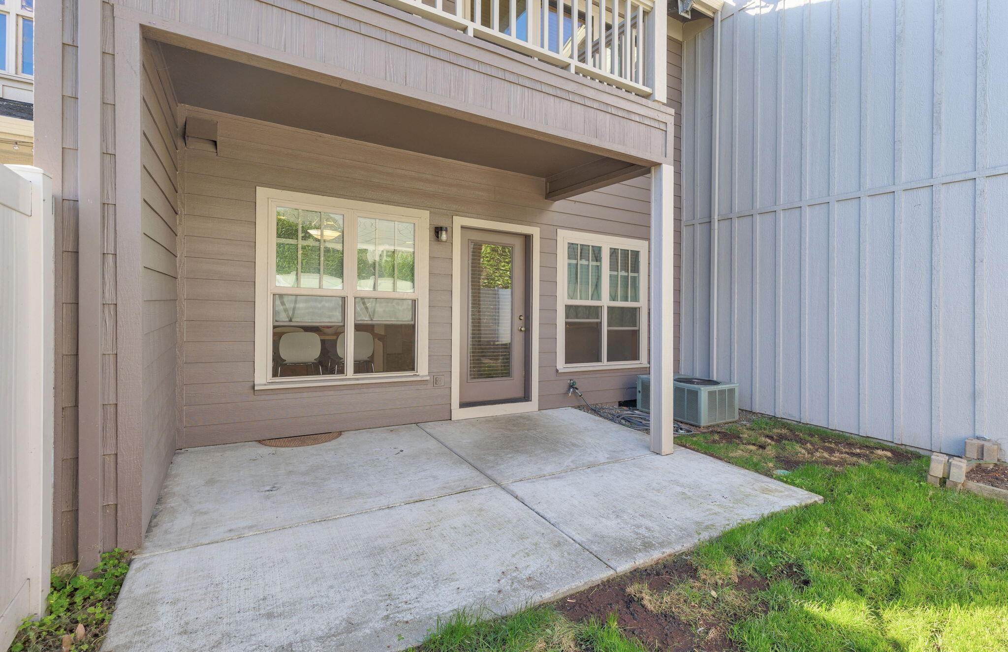 3126 Alameda Street, Unit 319 Medford, OR 97504 - Photo 30 of 48 Back Patio