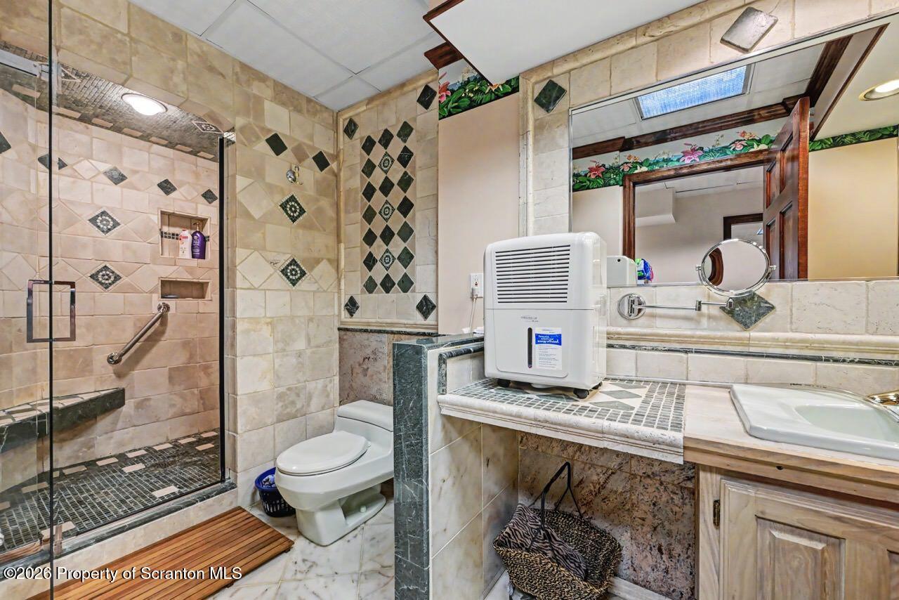 602 Hampton Road Clarks Summit, PA 18411 - Photo 58 of 73 Full Bathroom
