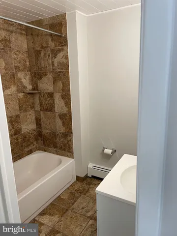 $1,800 | 123 4th Avenue, Unit B, Broomall, PA 19008