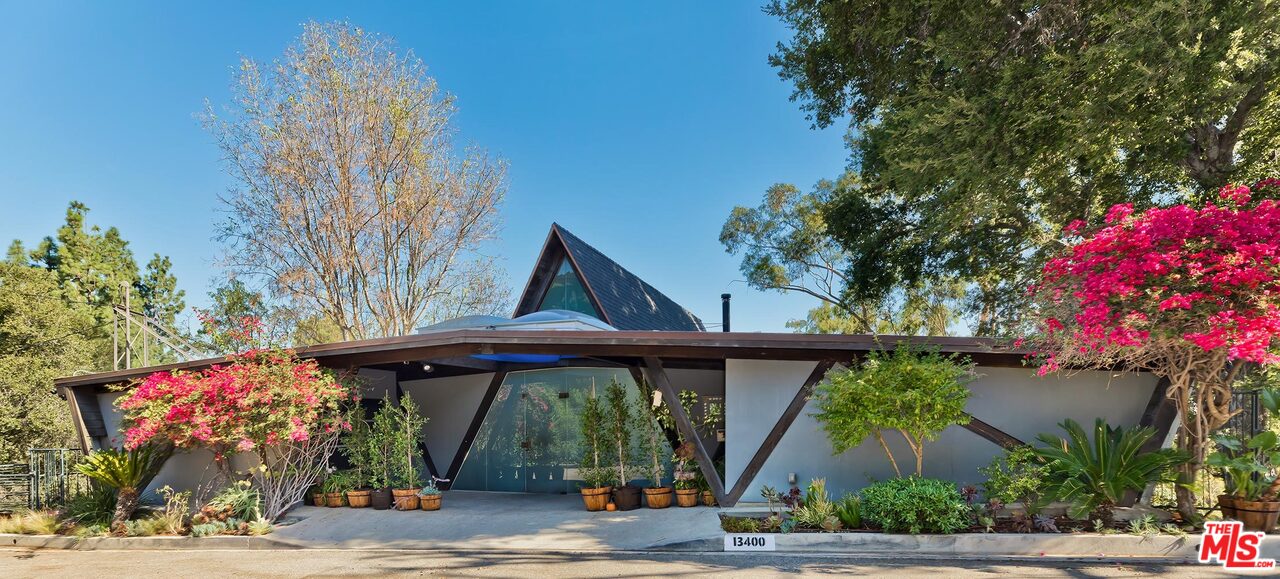13400 Chalon Road Los Angeles, CA 90049 - Photo 2 of 22 Gallery Image 2