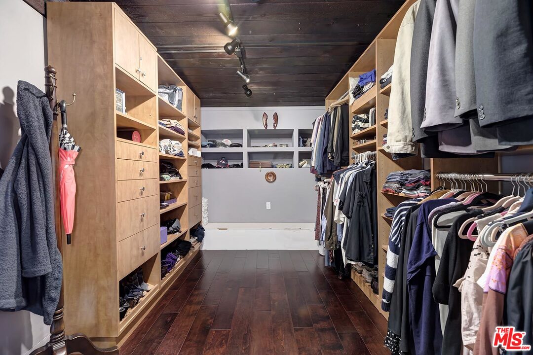 13400 Chalon Road Los Angeles, CA 90049 - Photo 13 of 22 Gallery Image 13