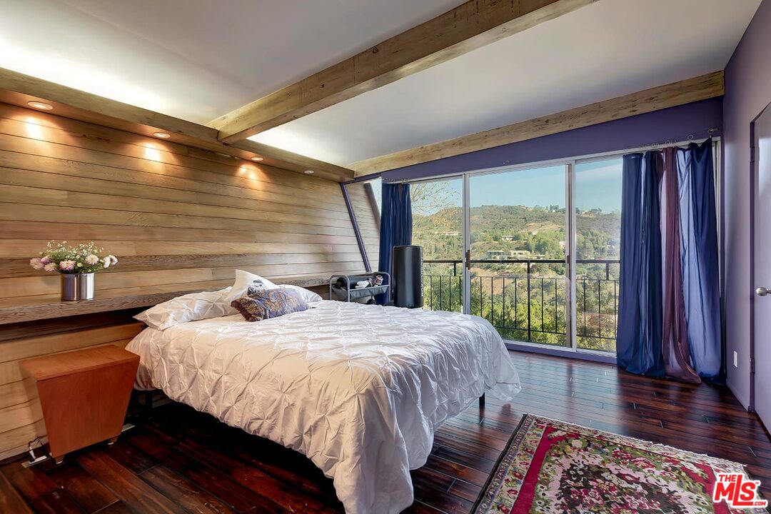 13400 Chalon Road Los Angeles, CA 90049 - Photo 14 of 22 Gallery Image 14
