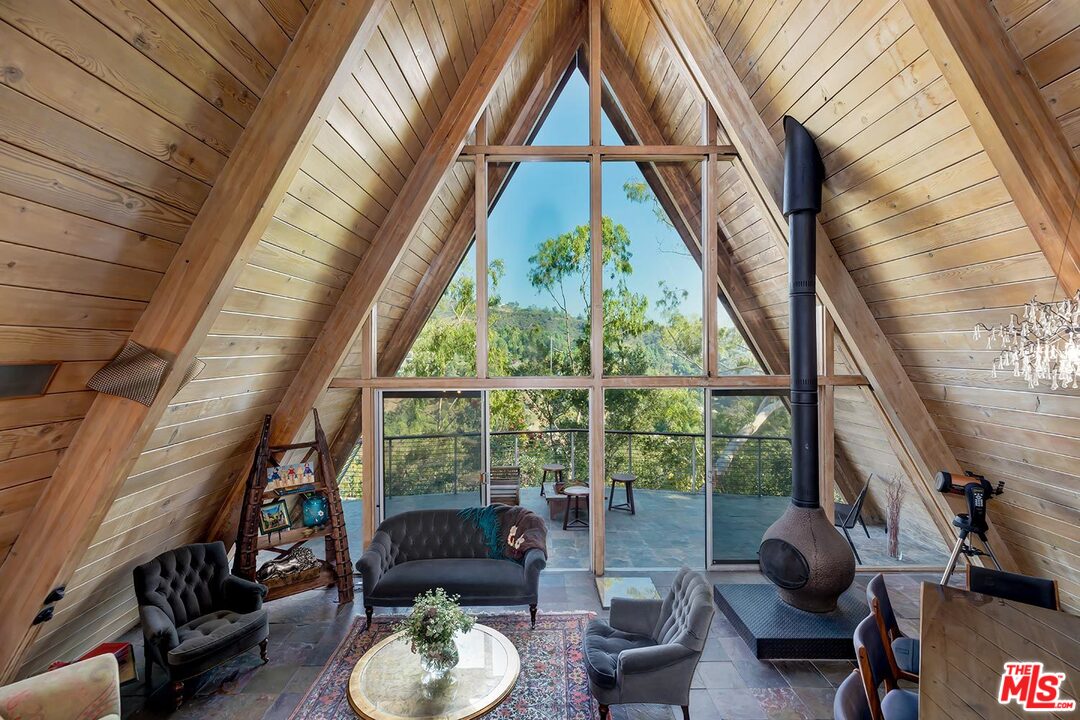 13400 Chalon Road Los Angeles, CA 90049 - Photo 16 of 22 Gallery Image 16