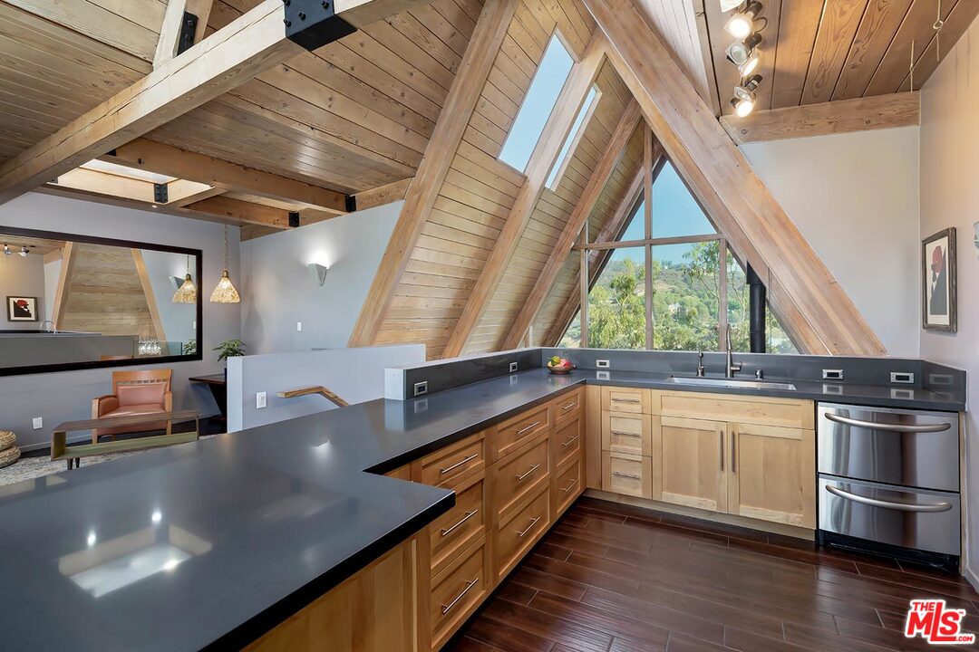 13400 Chalon Road Los Angeles, CA 90049 - Photo 6 of 22 Gallery Image 6