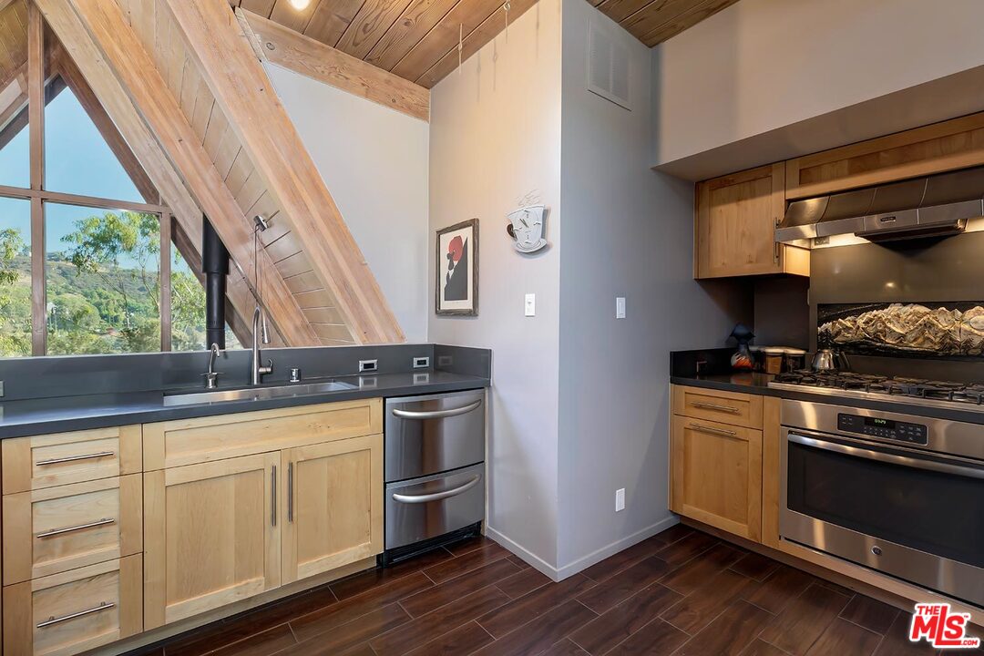 13400 Chalon Road Los Angeles, CA 90049 - Photo 7 of 22 Gallery Image 7