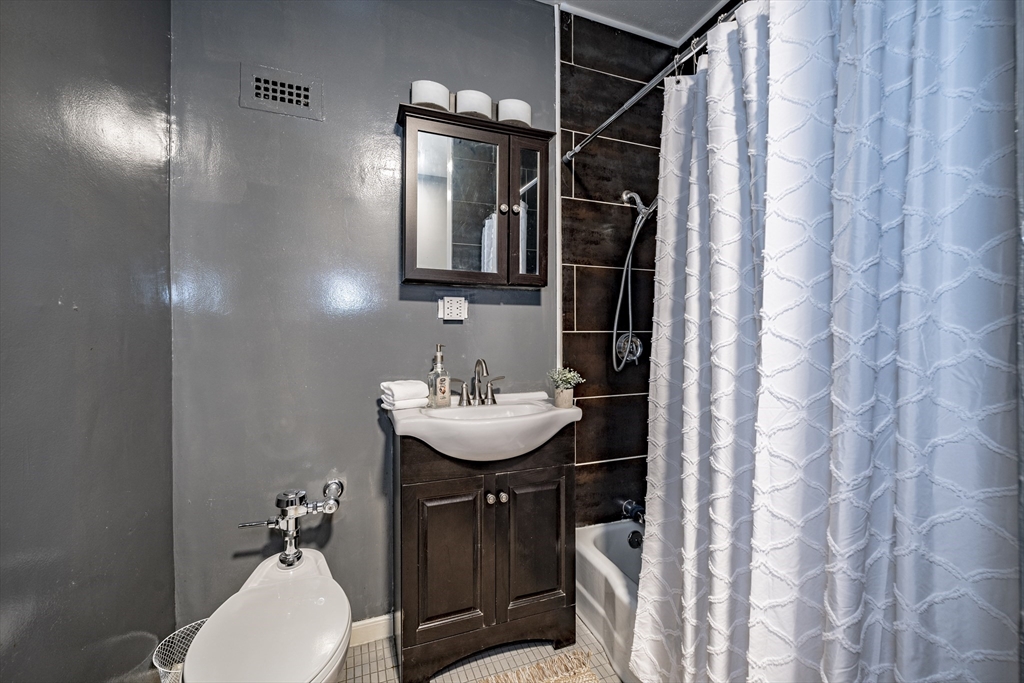 140 Chestnut Street, Unit 310 Springfield, MA 01103 - Photo 15 of 25 a bathroom with a sink toilet and shower