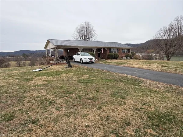 $300,000 | 927 Shingle Gap Road, Purlear, NC 28665