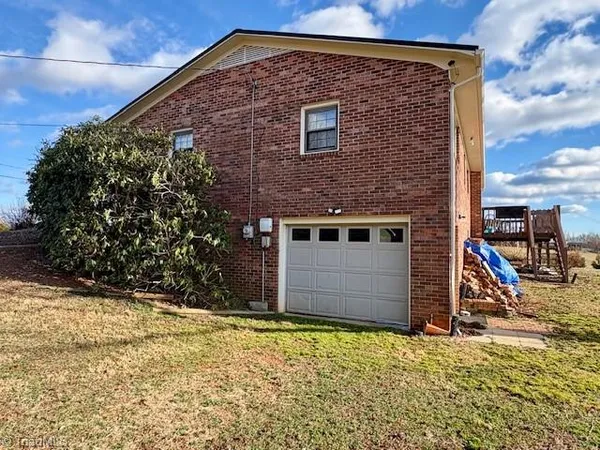 $300,000 | 927 Shingle Gap Road, Purlear, NC 28665