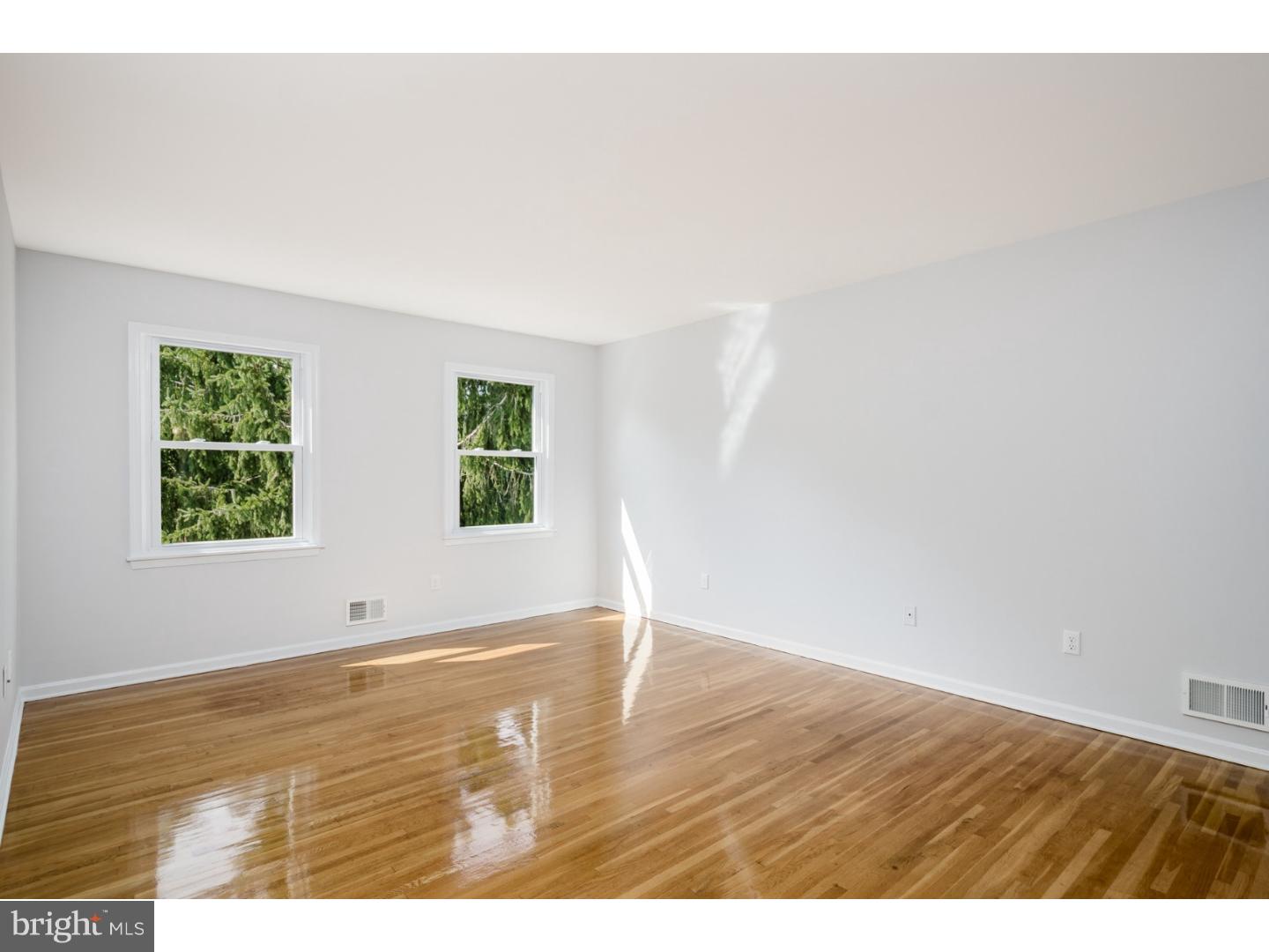 374 Village Road East West Windsor, NJ 08550 - Photo 12 of 25