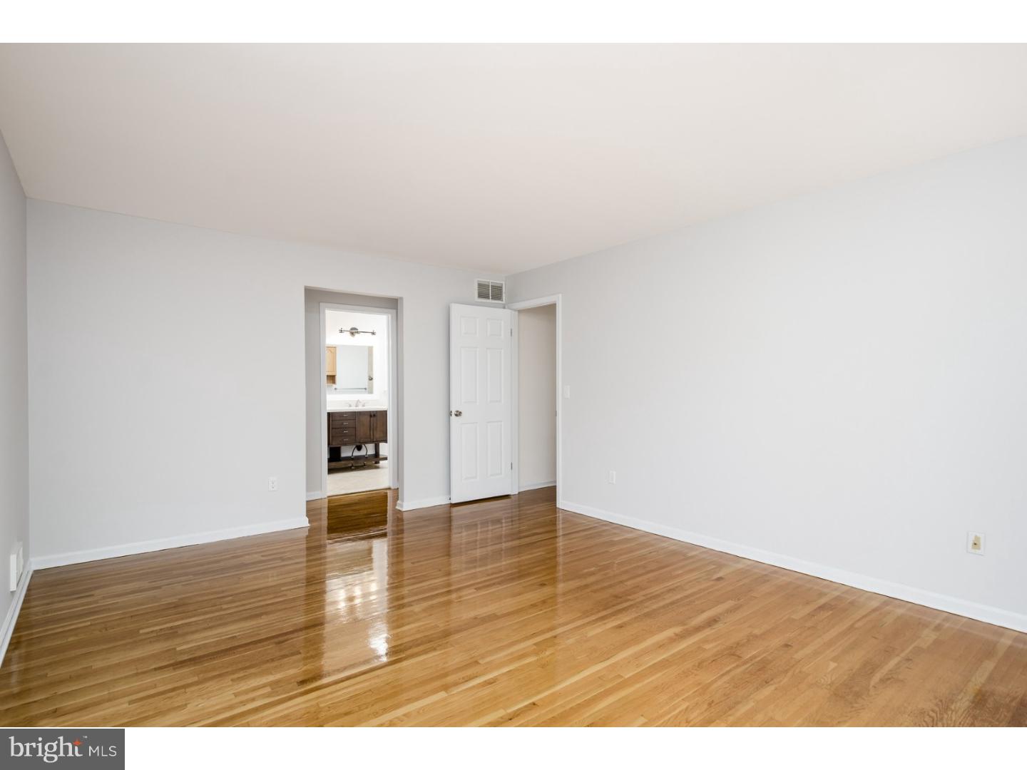 374 Village Road East West Windsor, NJ 08550 - Photo 13 of 25