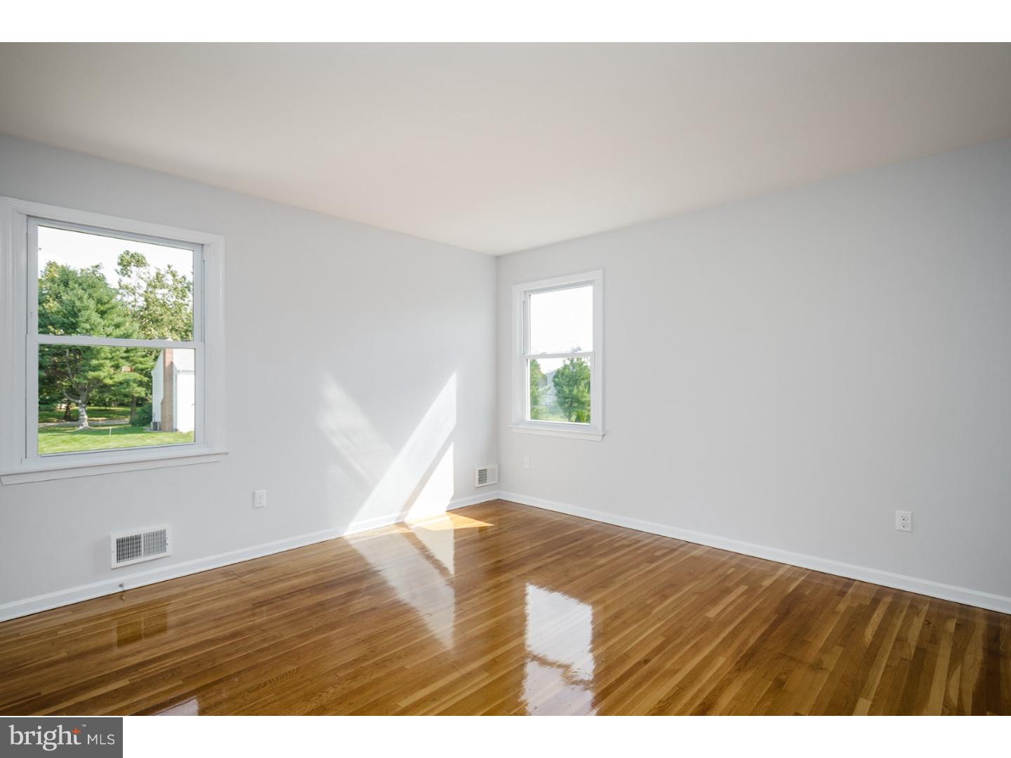 374 Village Road East West Windsor, NJ 08550 - Photo 16 of 25