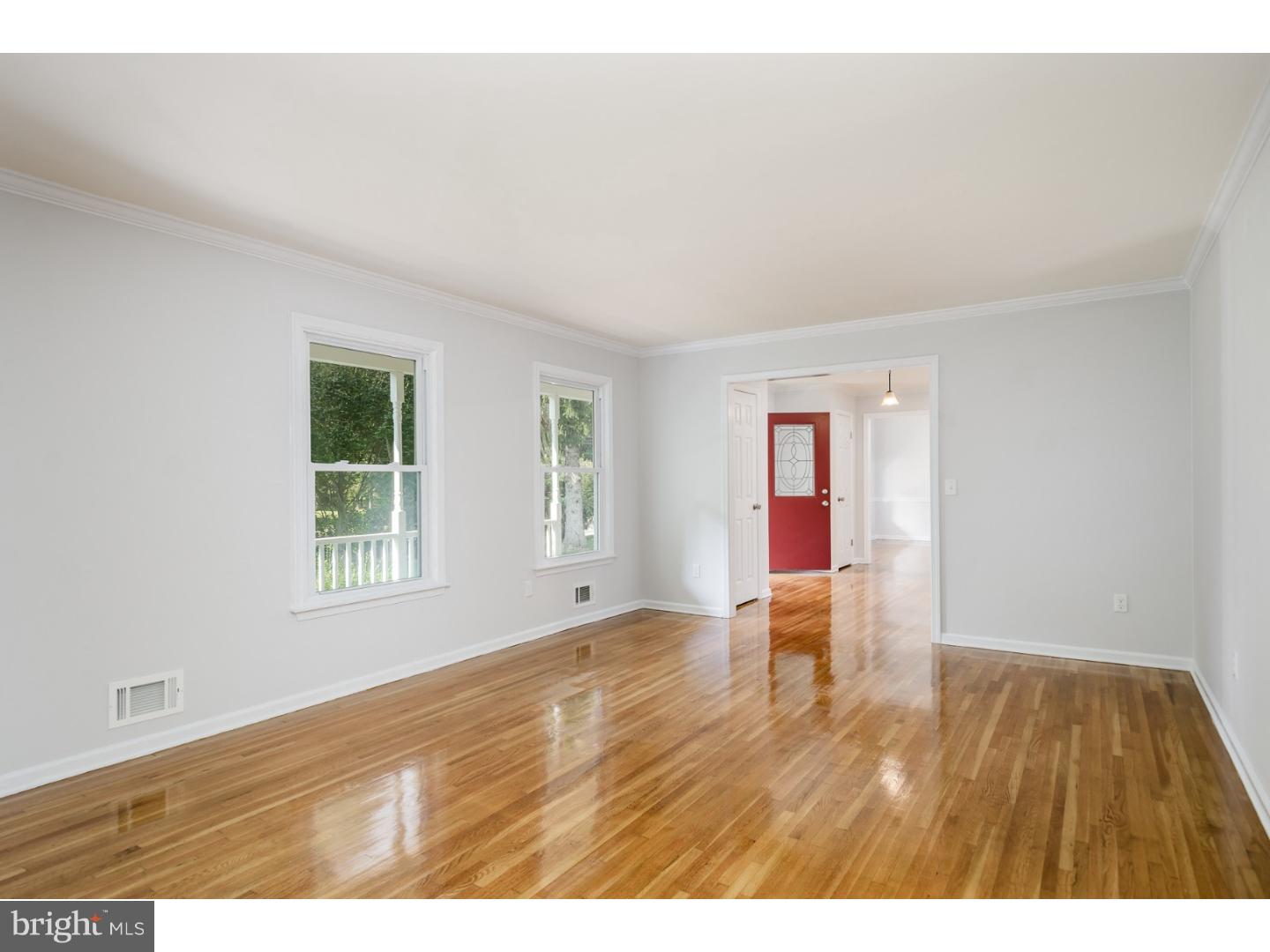 374 Village Road East West Windsor, NJ 08550 - Photo 4 of 25