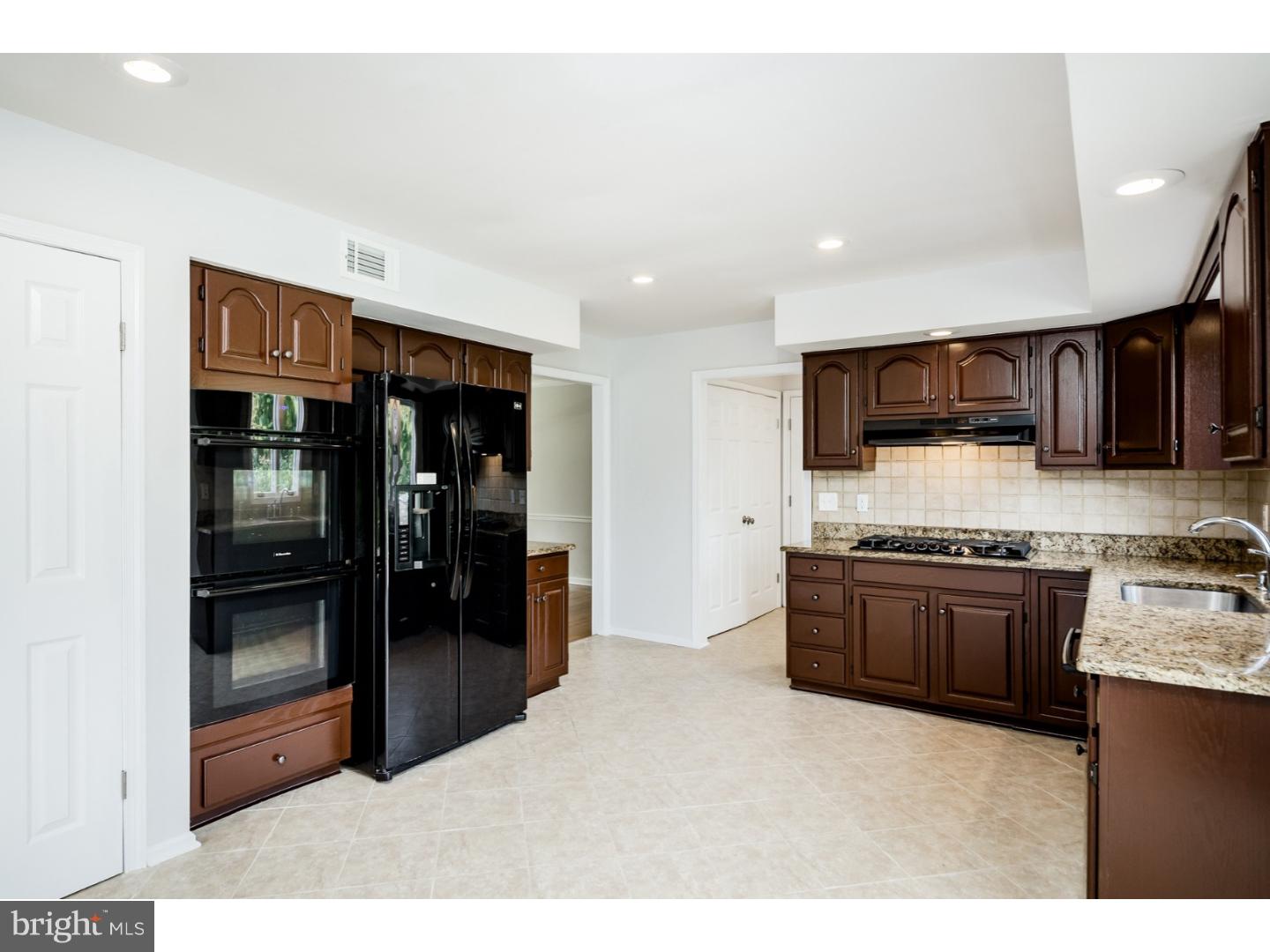 374 Village Road East West Windsor, NJ 08550 - Photo 10 of 25