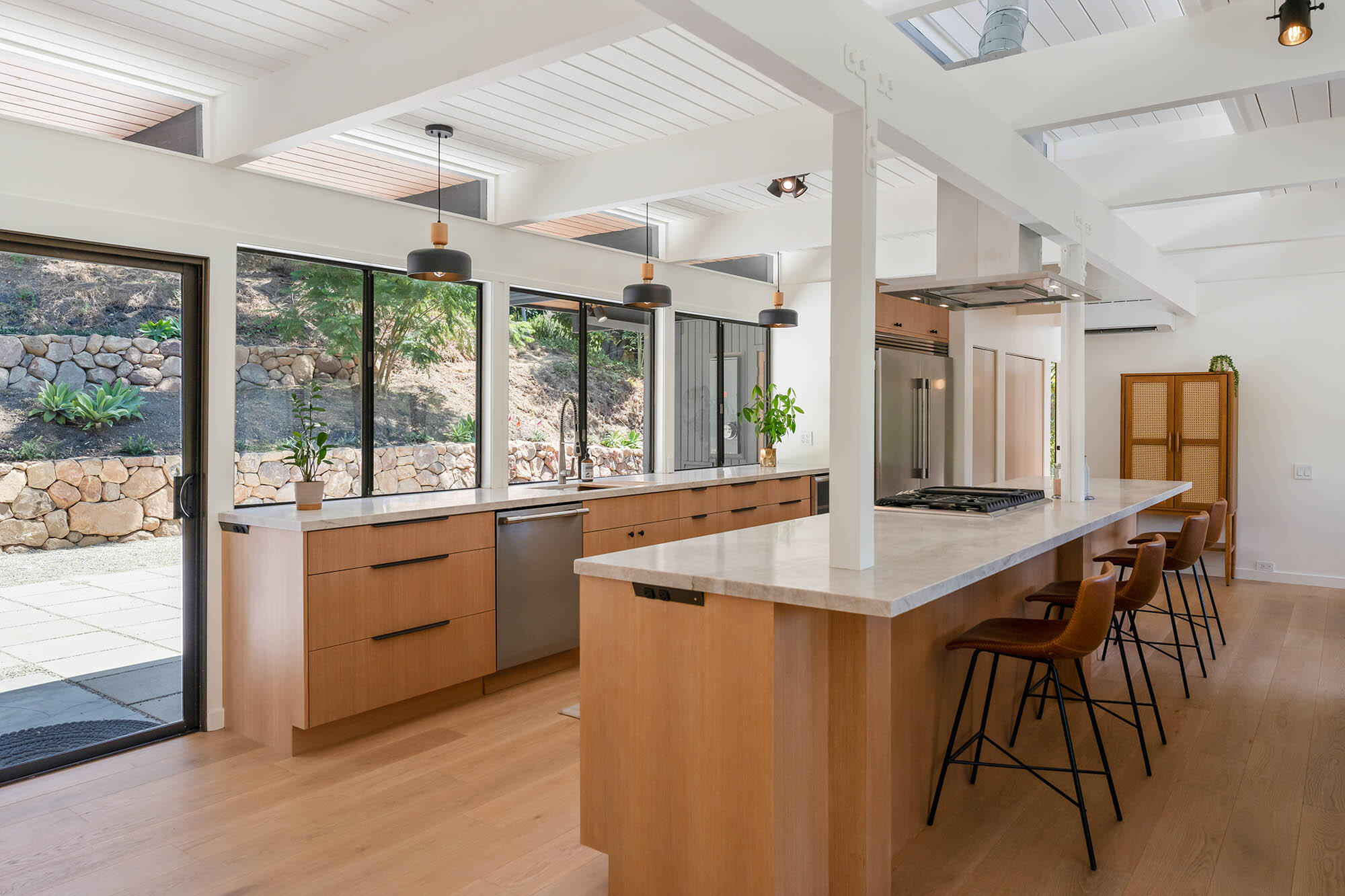 165 Canon View Road Santa Barbara, CA 93108 - Photo 18 of 59 Kitchen bar - 165 Canon View Rd