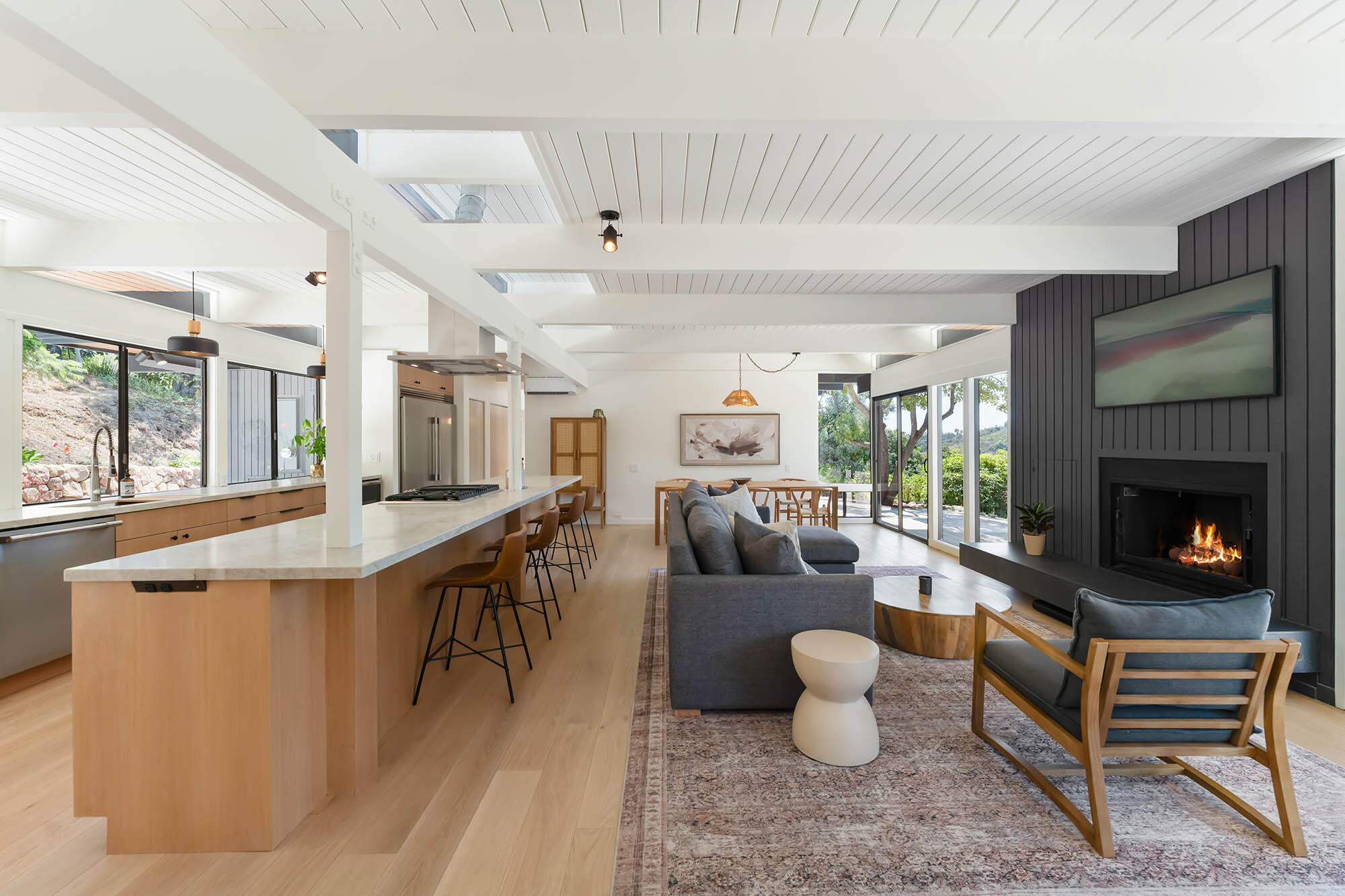 165 Canon View Road Santa Barbara, CA 93108 - Photo 2 of 59 Living & kitchen - 165 Canon View Rd