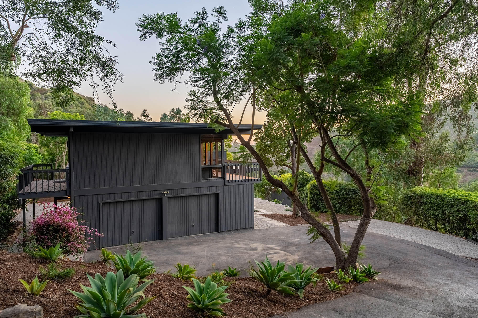 165 Canon View Road Santa Barbara, CA 93108 - Photo 41 of 59 Twilight driveway views