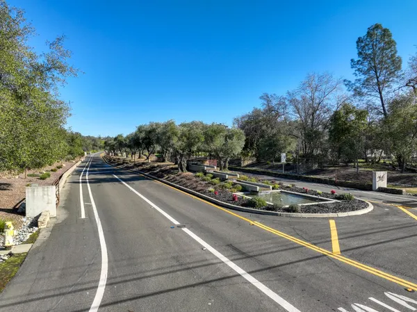 a view of a tennis court