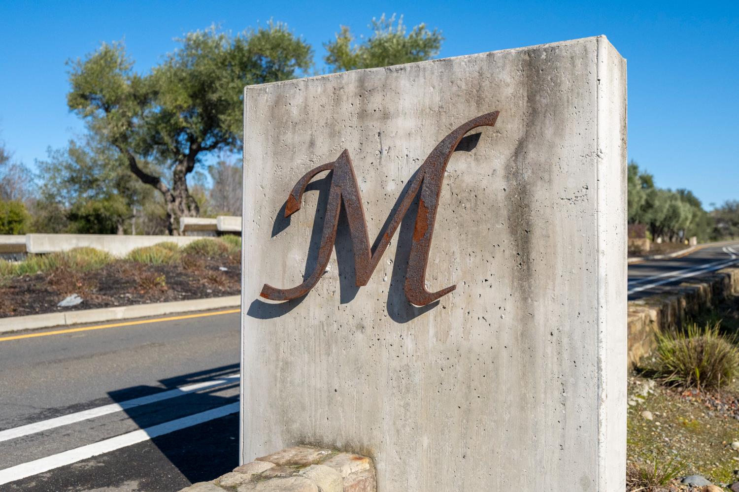 6806 Rutherford Canyon Road Loomis, CA 95650 - Photo 6 of 36 a view of a bathroom with a bathtub