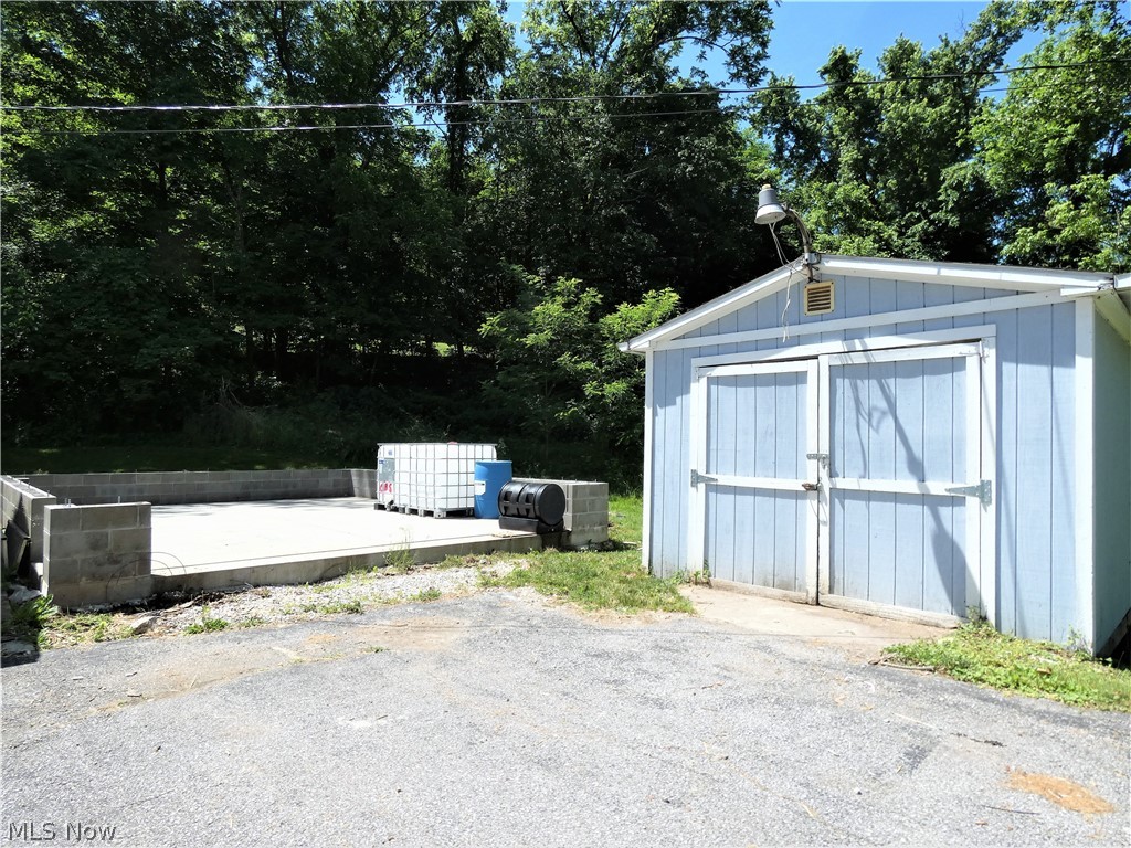 12165 Dupont Road Washington, WV 26181 - Photo 32 of 34