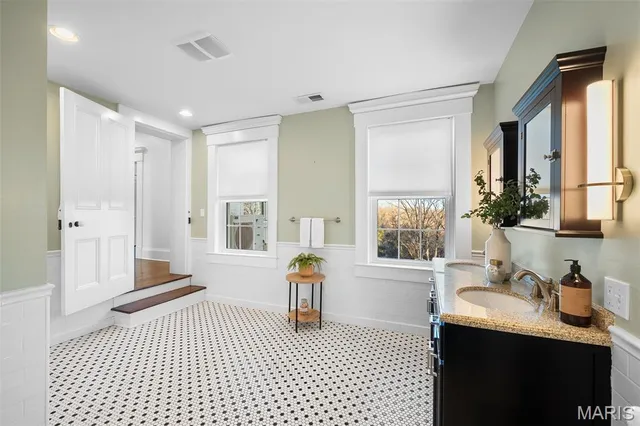 $1,395,000 | 1 Southpoint Place, Washington, MO 63090