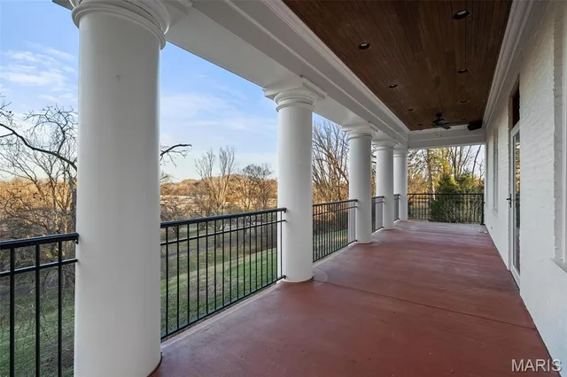 $1,395,000 | 1 Southpoint Place, Washington, MO 63090