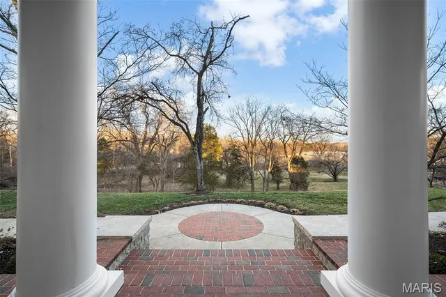 $1,395,000 | 1 Southpoint Place, Washington, MO 63090