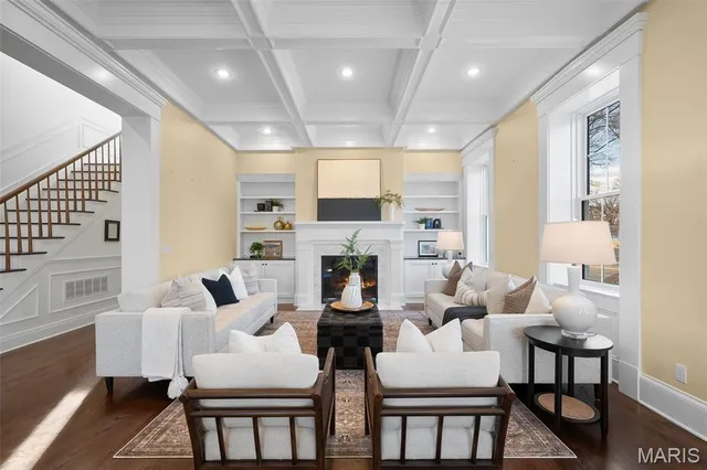 $1,395,000 | 1 Southpoint Place, Washington, MO 63090