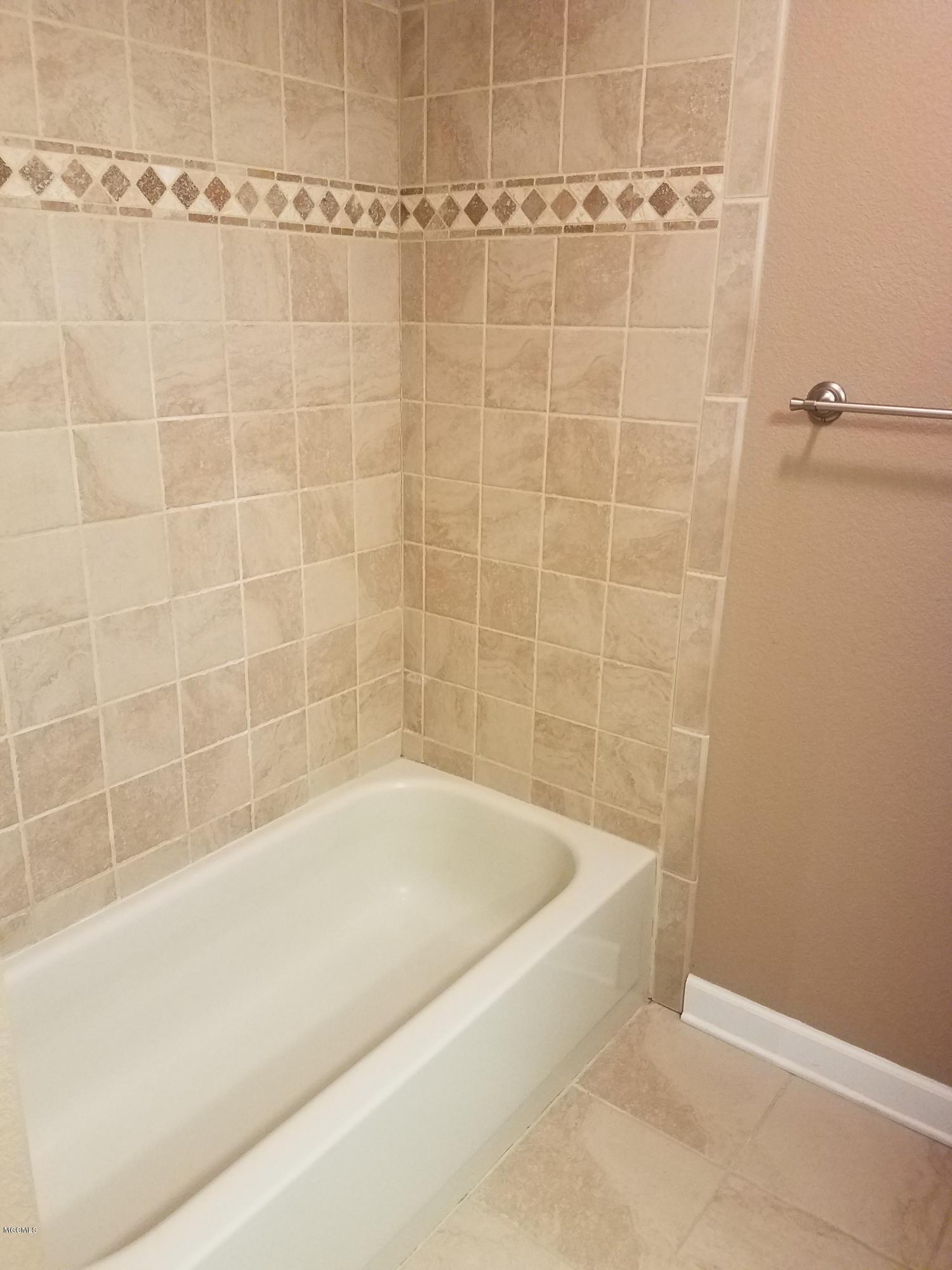 717 Bienville Boulevard, Unit B4 Ocean Springs, MS 39564 - Photo 11 of 24 BATH