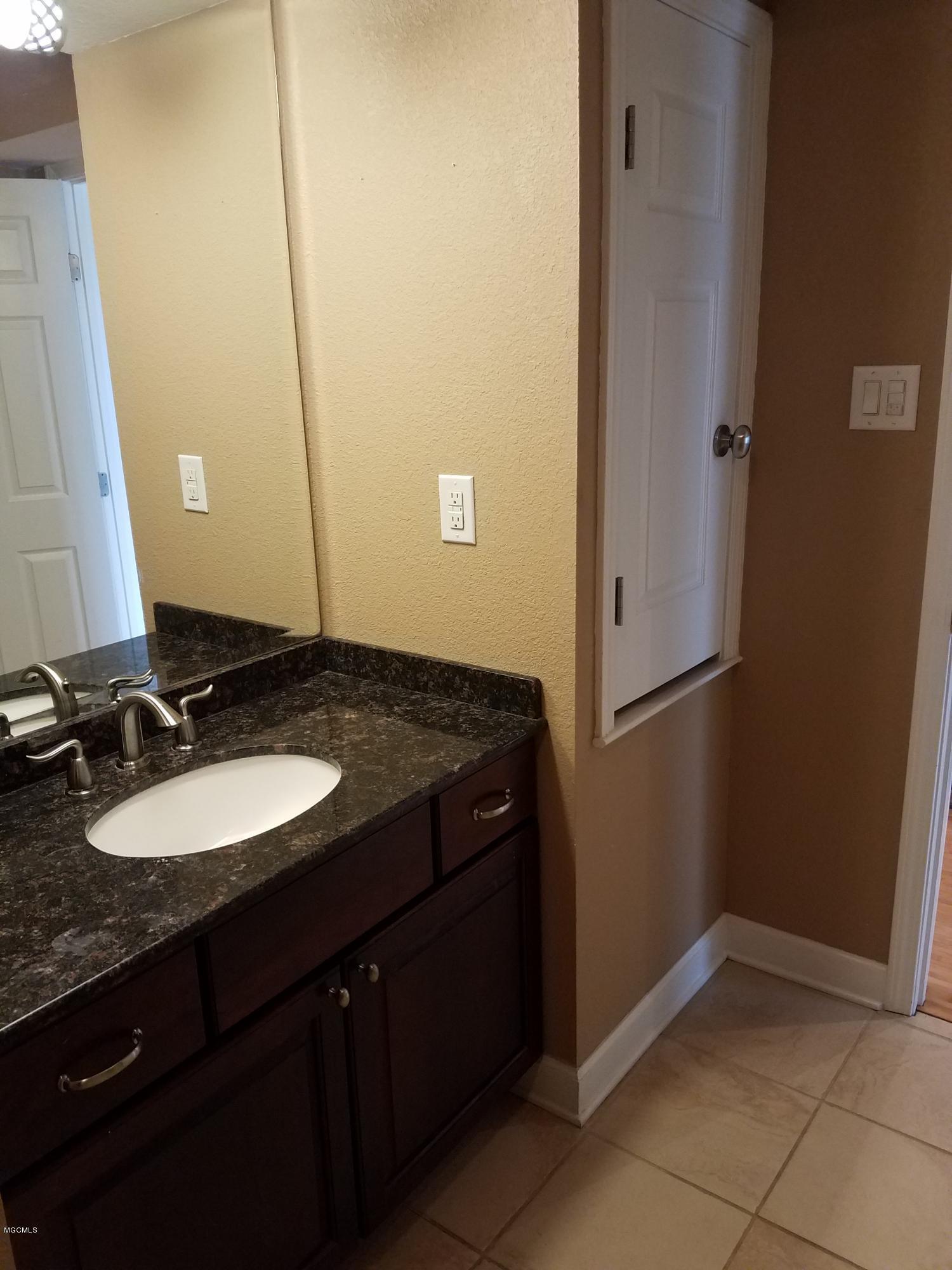717 Bienville Boulevard, Unit B4 Ocean Springs, MS 39564 - Photo 12 of 24 BATH 2