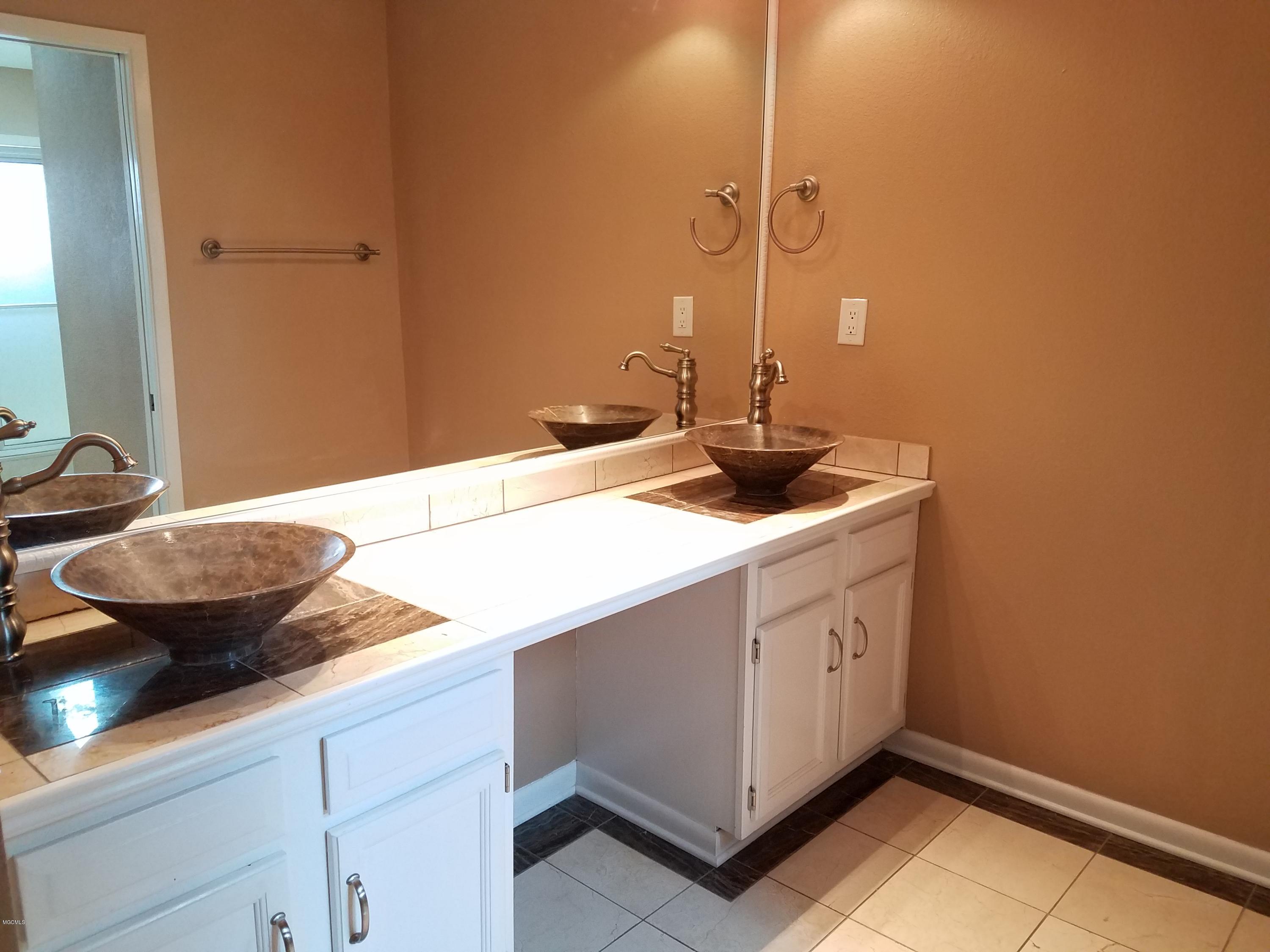 717 Bienville Boulevard, Unit B4 Ocean Springs, MS 39564 - Photo 16 of 24 MASTER BATH 2