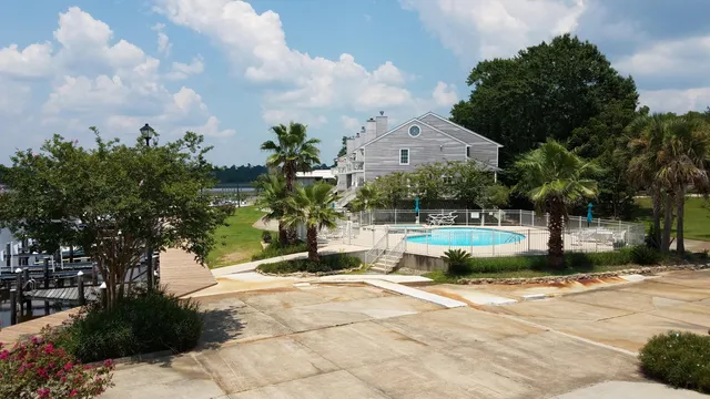 $2,350 | 717 Bienville Boulevard, Unit B4, Ocean Springs, MS 39564