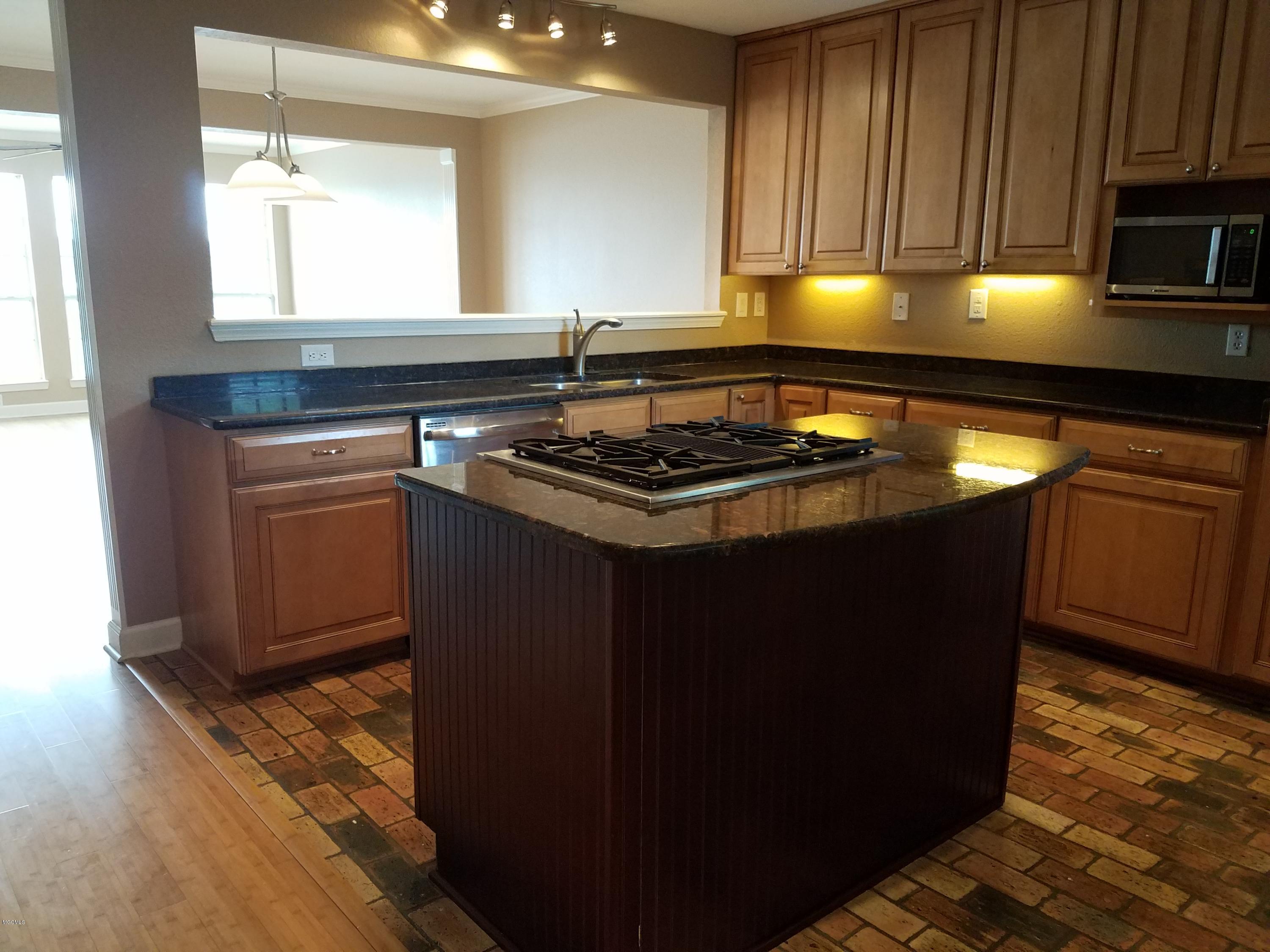 717 Bienville Boulevard, Unit B4 Ocean Springs, MS 39564 - Photo 7 of 24 KITCHEN